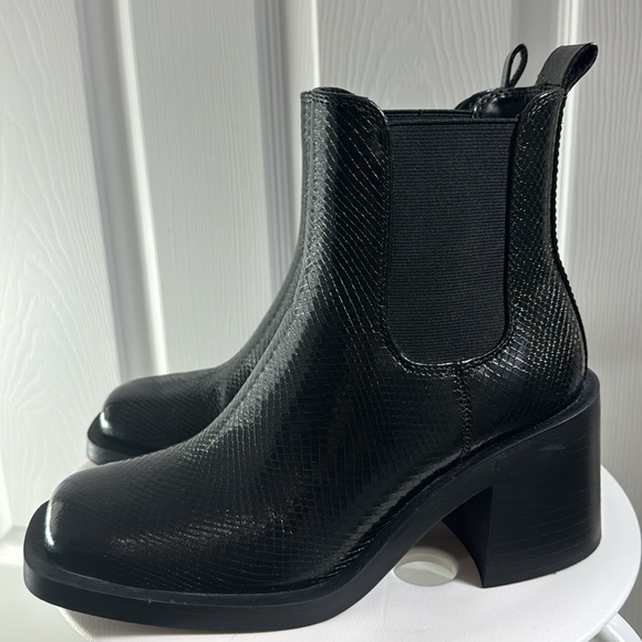 CHELSEA BOOTS WITH HEEL - Picture 10 of 15